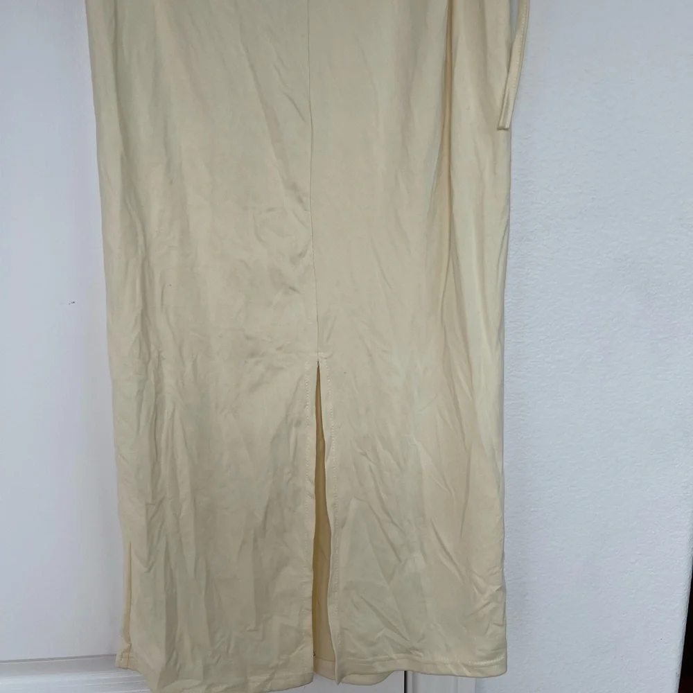 2 piece Women's yellow top and skirt set - Picture 7 of 8